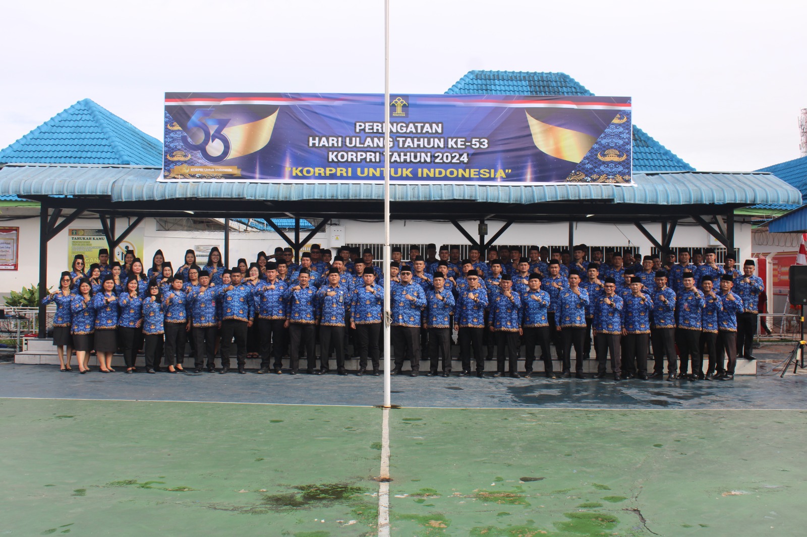 Seluruh Jajaran Pegawai Lapas Kelas I Medan Poto Bersama Usai Upacara.