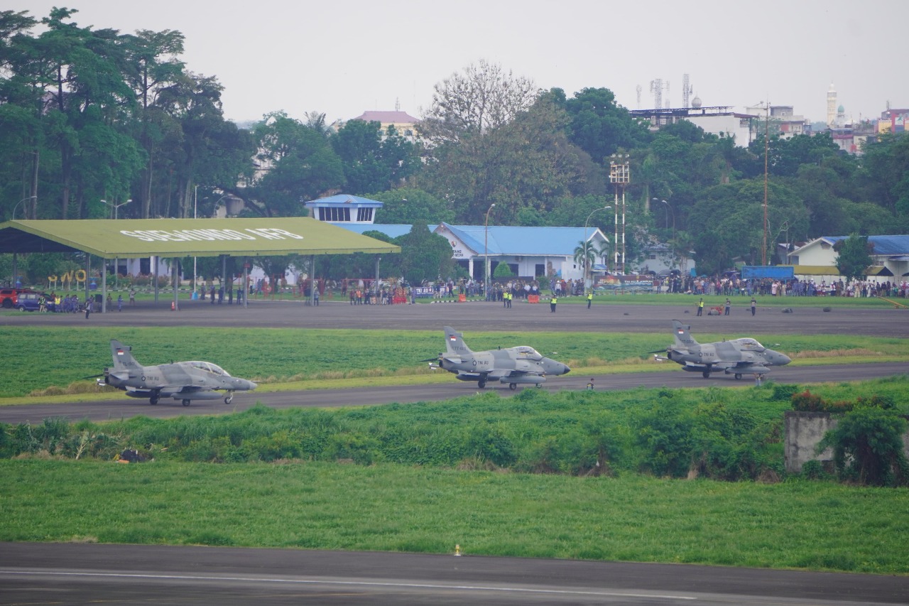 Pesawat Tempur Hawk 10/200 Saat di Lanud Soewondo