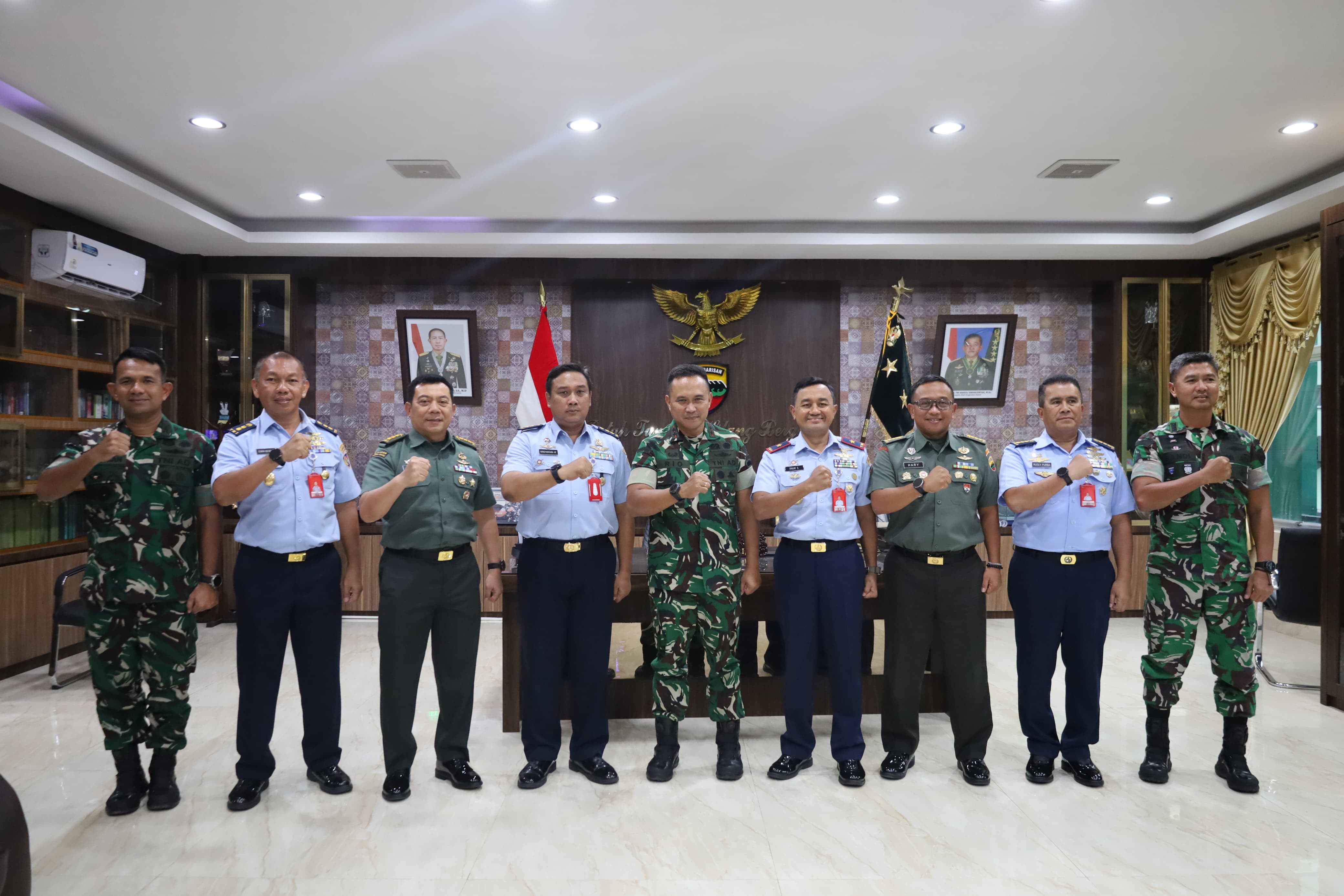 Dan Kosek I Poto Bersama Pangdam I/BB Usai Pertemuan