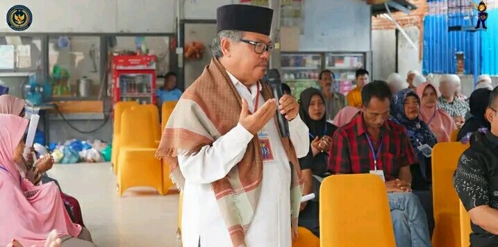 Dipandu Oleh Ustadz untuk Memanjatkan Doa Memohon Keberkahan Kegiatan di Rutan Pangkalan Brandan