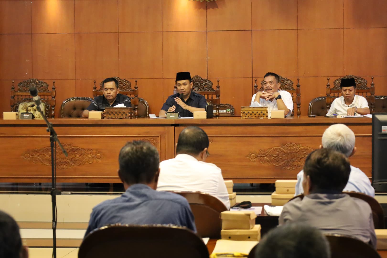 Warga Kandangdoro kelurahan Balun melakukan audensi dengan DPRD Kabupaten Blora bersama PT KAI Daop 4 Semarang.