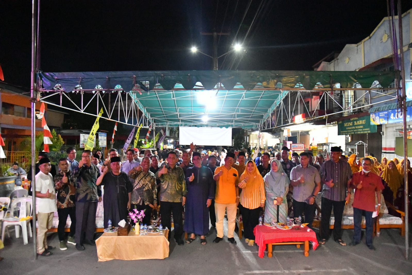 Gubernur Kepulauan Riau H. Ansar Ahmad bersilaturahmi bersama masyarakat Perumahan Taman Sari RW 001 & RW 003 Kelurahan Tiban Baru Kecamatan Sekupang Kota Batam, Minggu (06/08) malam.