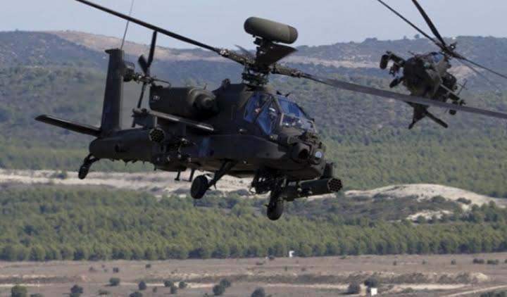 Manuver Helikopter Serang AH-64E Apache