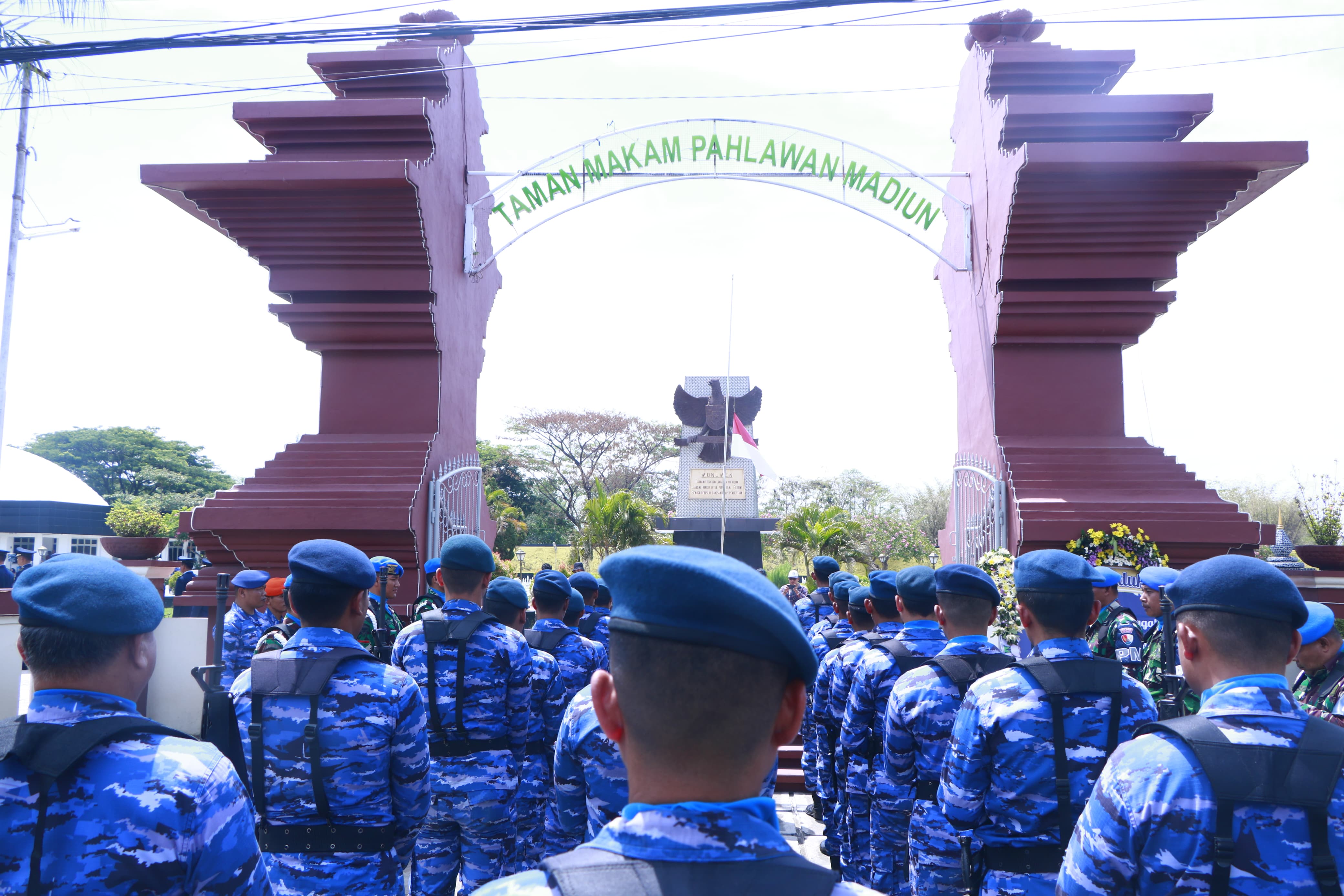 TNI AU