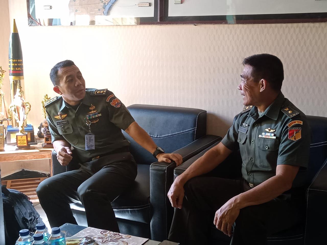 Kasdim 1310/Bitung saat bersama ketua tim Sopsad