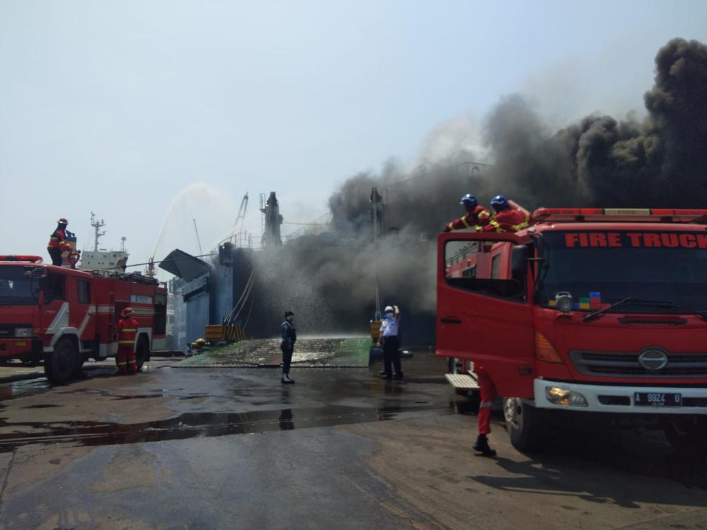 kapal terbakar