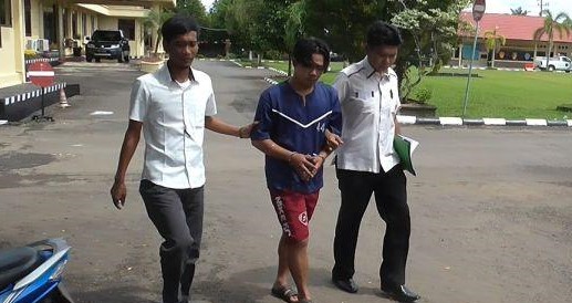 Pelaku diamankan Polisi (Foto : Nusantaraterkini.com)