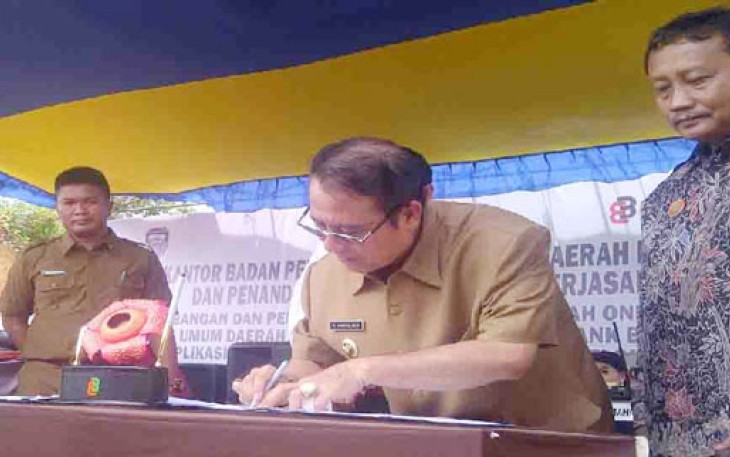 Bupati Seluma H Bundra Jaya melakukan penadatanganan kesepakatan kerja sama Kasda online