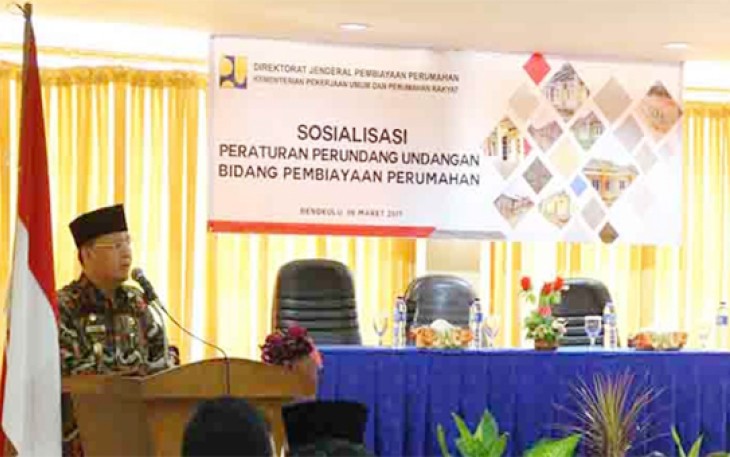 Wakil Gubernur Bengkulu Rohidin Mersyah, saat membuka Sosialisasi peraturan perundang-undangan bidang pembiayaan perumahan di Hotel Raffles City, Kamis (09/03/2017).