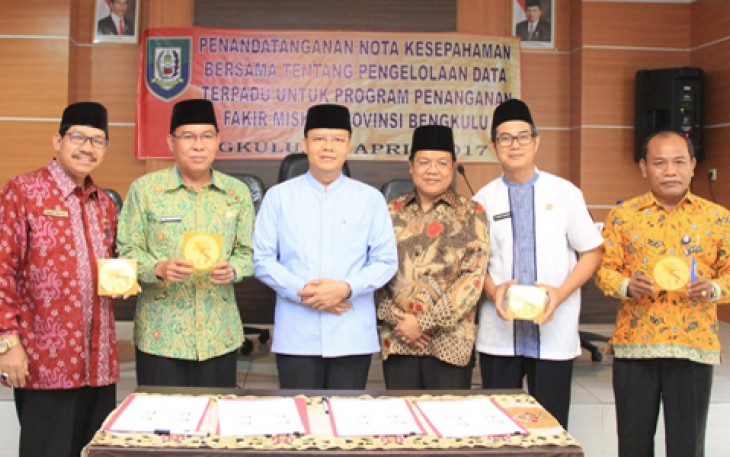 Wagub Rohidin Mersyah saat MoU bersama pengelolaan data terpadu penanganan fakir miskin Provinsi Bengkulu, di gedung Bappeda, Jumat(7/4).