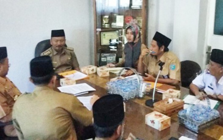 Rapat perencanaan kegiatan Saber Pungli dan Zona Integritas menuju wilayah bebas dari korupsi di Kota Bengkulu di ruang kerja Sekretaris Kota, Bentiring, Selasa (04/04).