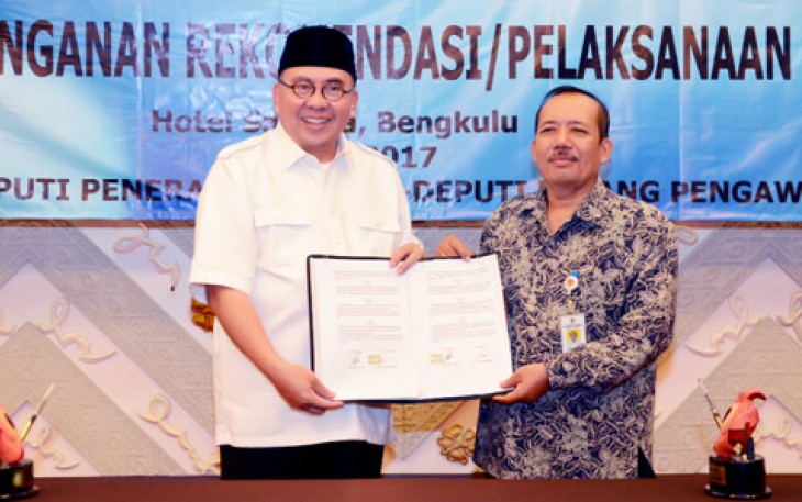 Penandatangaan Kerjasama (MOU) dalam Penanganan Rekomendasi dan Pelaksanaan Sanksi, di salah satu hotel kota Bengkulu, Rabu (3/5).