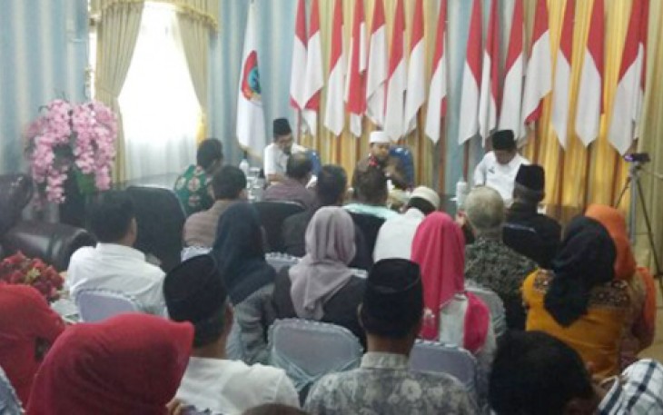 Walikota rapat bersama forum ketua RT se-Kota Bengkulu, di ruang kerja Walikota, Rabu (10/5).
