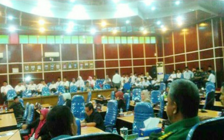 Rapat paripurna DPRD Kota Bengkulu, Rabu (3/5).