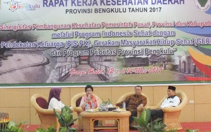 Menteri Kesehatan RI Nila Djuwita F. Moeloek, saat kunjungannya ke Bengkulu menghadiri Rapat Kerja Kesehatan Daerah, Sabtu (13/5/2017)