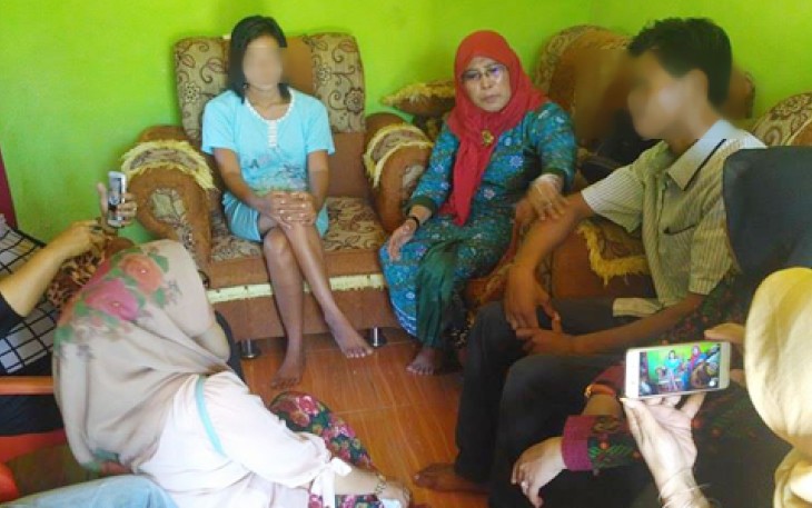 Korban saat menerima kunjungan perwakilan Ikatan Kartini Profesional RI (IKAPRI) Provinsi Bengkulu, Selasa (09/05) kemarin .
