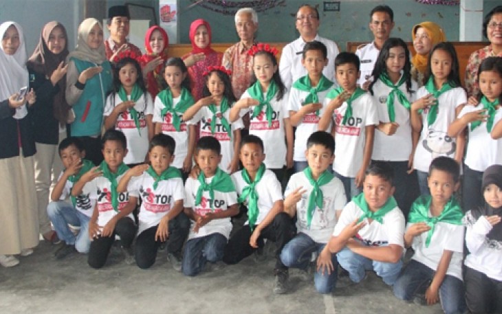 Deputi Bidang Perlindungan Anak Kemen PP-PA Pribudiarta Nur Sitepu, saat memberikan pengarahan dalam kunjungan unit Perlindungan Anak Terpadu Berbasis Masyarakat (PATBM) Desa Sumber Urip Kecamatan Selupu Rejang Kabupaten Rejang Lebong, Kamis (11/05/2017).