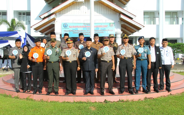 Plt. Gubernur Bengkulu Rohidin Mersyah saat menghadiri peringatan Hari Anti Narkotika Internasional di lapangan Kantor Pemprov Bengkulu, Kamis (13/7).