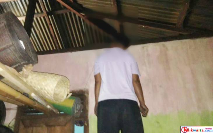Korban saat ditemukan tewas gantung diri di kamarnya