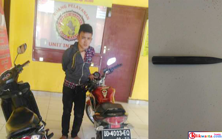 Pelaku beserta barang bukti saat diamankan 