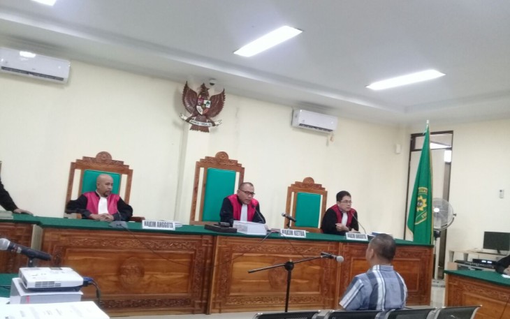Joni Wijaya, Derektut PT. Statika Mitra Serana saat menjalani sidang di PN Tipikor Bengkulu, Kamis (19/10/2017).