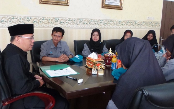 Plt Gubernur saat menyambut Tim ENJ Kemenko Maritim RI