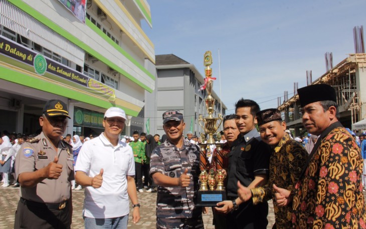 Plt Gubernur Bengkulu Rohidin Mersyah, saat membuka secara resmi lomba Pasukan Pengibar Bendera (Paskibra) ke-4 tingkat SLTP dan SLTA tahun 2017 se-Provinsi Bengkulu, di Kampus Universitas Muhamadyah Bengkulu (UMB), (11/11/2017).