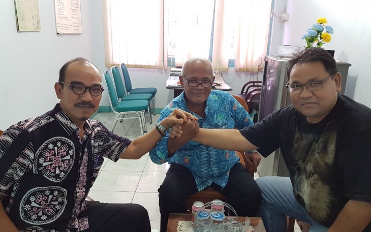 Ketua SMSI Teguh salam komando dengan Ketua PWI Sumbar