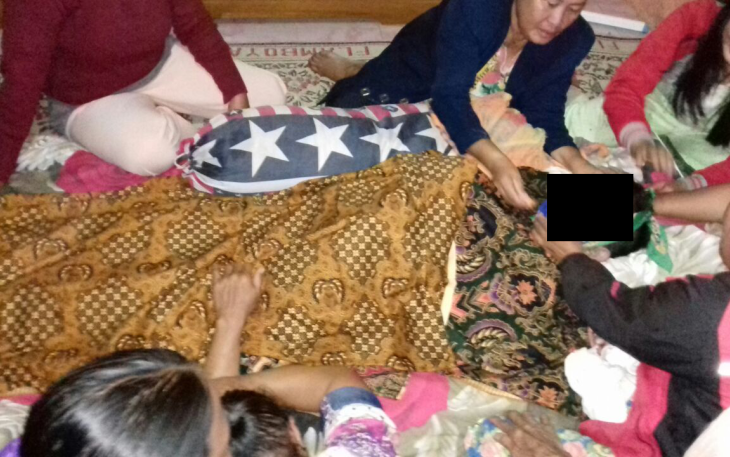 Jenazah korban saat dibawa ke rumah duka