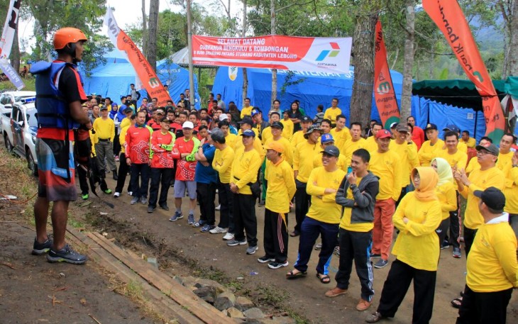 Rafting Instruktur Dari Arus Ketahun, Memberi Arahan Dan Pimpin Pemanasan Sebelum Lebong Fun Rafting Dimulai