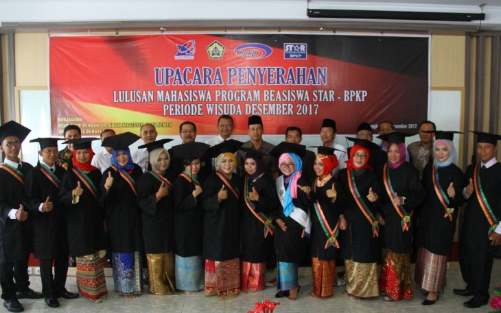 Wisuda_Foto bersama dengan Wisudawan dan Wisudawati Beasiswa STAR BPKP