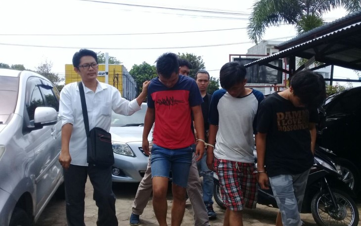Tiga orang pelaku begal saat diamankan