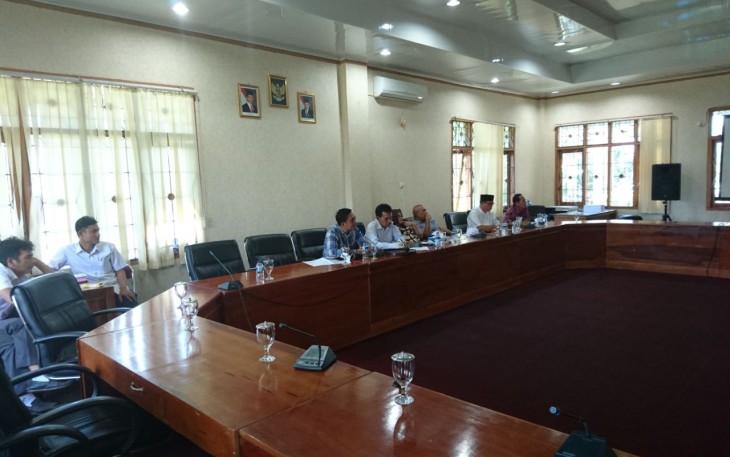 Anggota Komisi III DPRD Kota saat hearing dengan Disdikbud