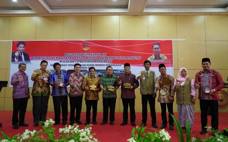 Plt gubernur Foto Bersama Dalam Acara Pelaksanaan Bimbingan Pemantapan Bantuan sosial Pagan Wilayah I Provinsi Bengkulu