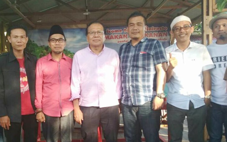 Foto Bersama usai ngopi sore bareng
