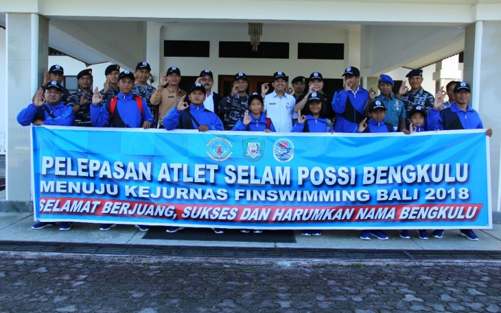 Pelepasan keberangkatan Kontingen Altet Selam (Finswimming) Bumi Rafflesia, di Pelataran VIP Bandara Fatmawati Soekarno.
