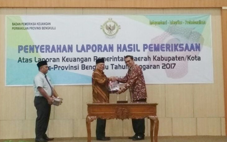 Penyerahan Laporan Keuanga Pemkot Bengkulu hasi pemeriksaan BPK