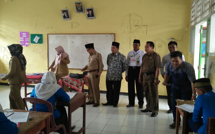 Kepala Bidang Pendidikan Madrasah, Dr.H.Juni Muslimin, MA Dan Bupati Kepahiang Dr Ir Hidayatullah Sjahid MM Pantau UNBK