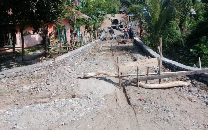 Jalan Desa menuju Quarry CV Jaya Karta