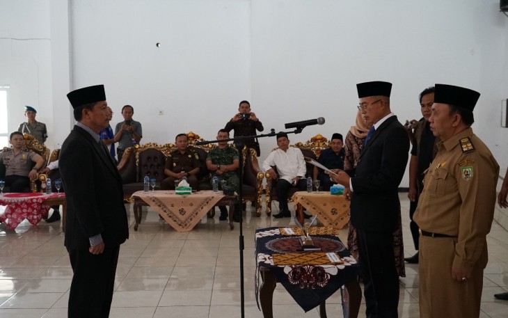 Bupati Bengkulu Selatan Gusnan Mulyani melantik Yulian Fauzi sebagai Pj. Sekda Bengkulu Selatan.
