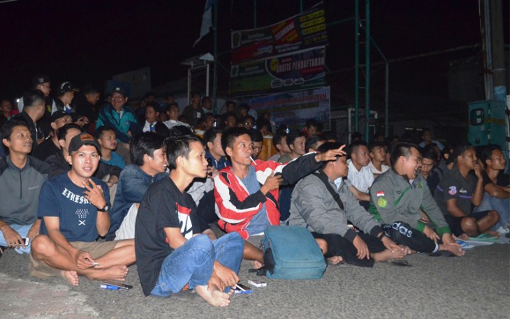 Ratusan mahasiswa UMB dan para dosen serta karyawan nampak antusias menyaksikan selama pertandingan 