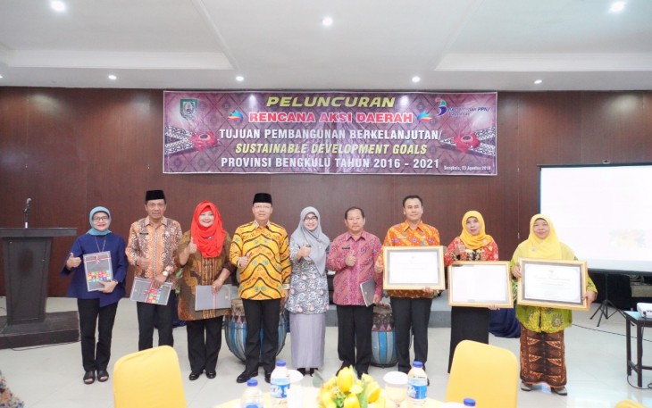 Foto bersama saat usai peluncuran Rencana Aksi Daerah SDGs