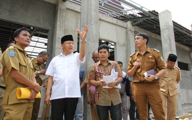 Plt Gubernur Rohidin Mersyah meninjau beberapa proyek pembangunan milik pemerintah Provinsi Bengkulu.
