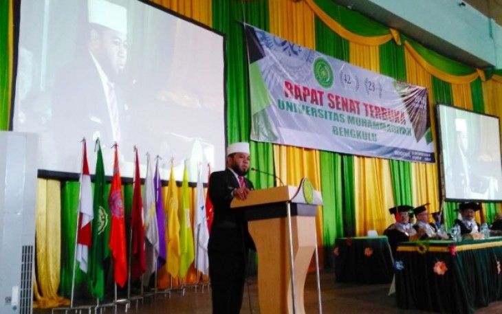 Walikota Bengkulu H Helmi Hasan saat menghadiri acara wisuda