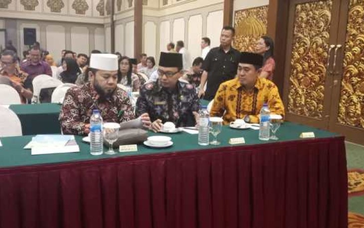Walikota Bengkulu H Helmi Hasan bersama Direktur PDAM Sjobirin Hasan saat menghadiri Kegiatan Hibah Air Minum Perkotaan. 