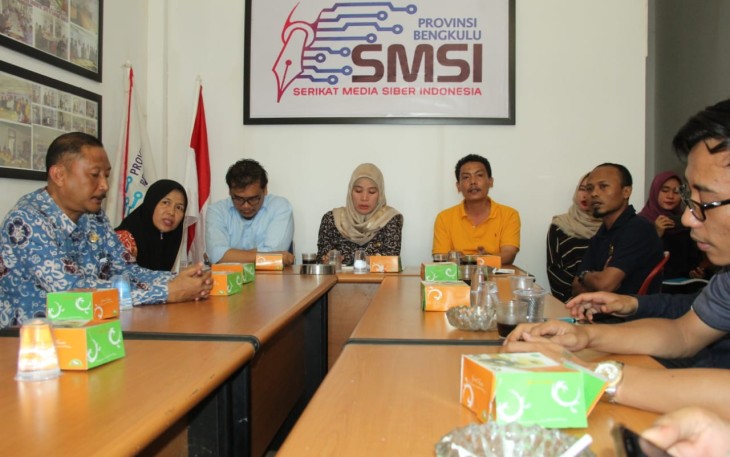 Kunjungan Kabag Humas dan Protokol Sri Hartika Bersama Diskominfo Provinsi Kekantor SMSI Bengkulu