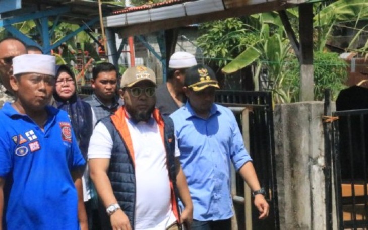 Walikota Helmi Hasan saat meninjau lokasi banjir