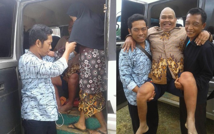 Kades Melati Harjo saat membantu warganya turun dari mobil untuk rekam e-KTP di Disdukcapil Bengkulu Utara