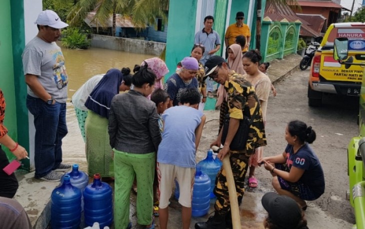 Partai Hanura salurkan air bersih ke korban banjir di Kota Bengkulu