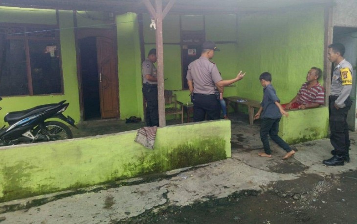 Polisi saat melakukan pemantauan